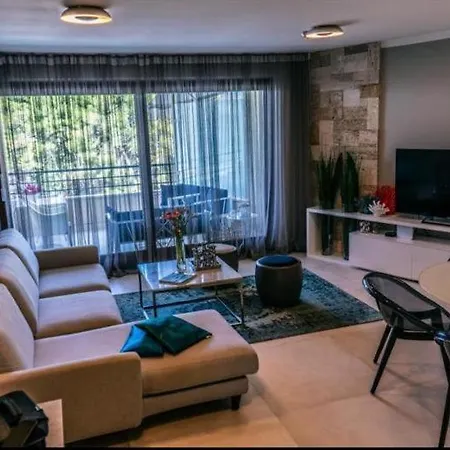 Luxe Del Mare بودْسْتغانا